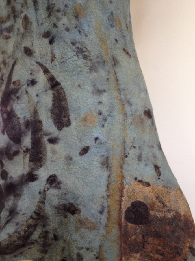 Carla-van-Belle-Vilt-tuniek-Tunic-Felt-Ecoprint-indigo-dye-indigo-verven