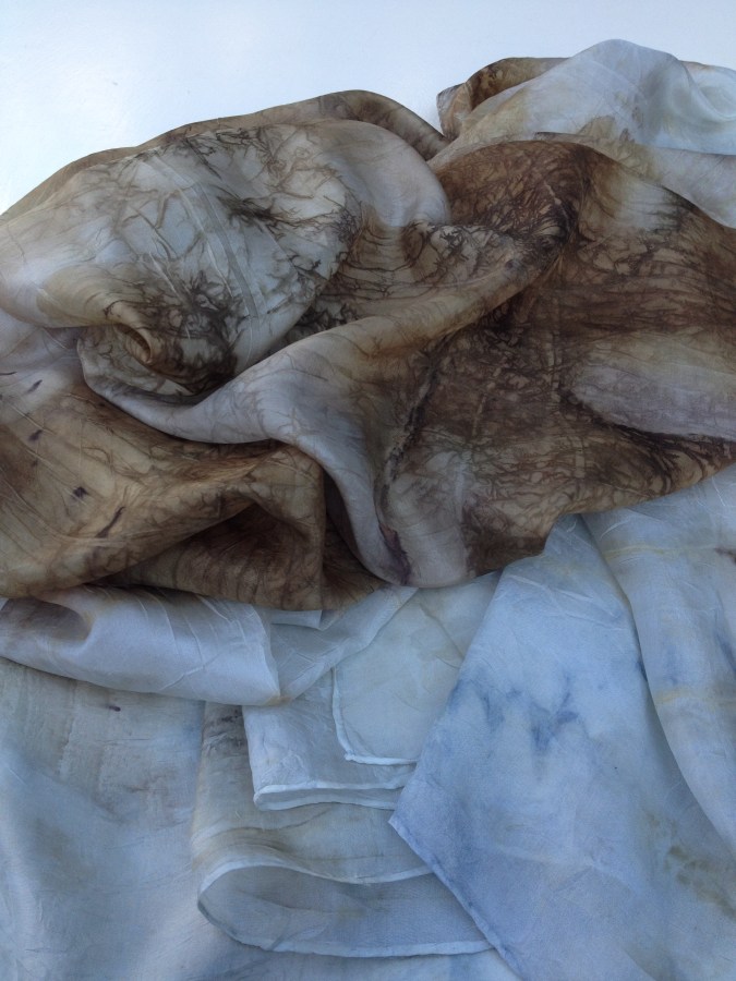 10 ecoprint walnut indigo dye