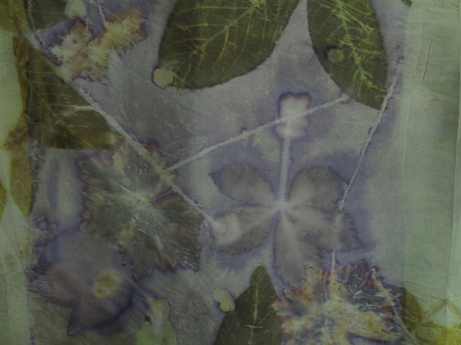 Bladeren printen op zijde pongé 8