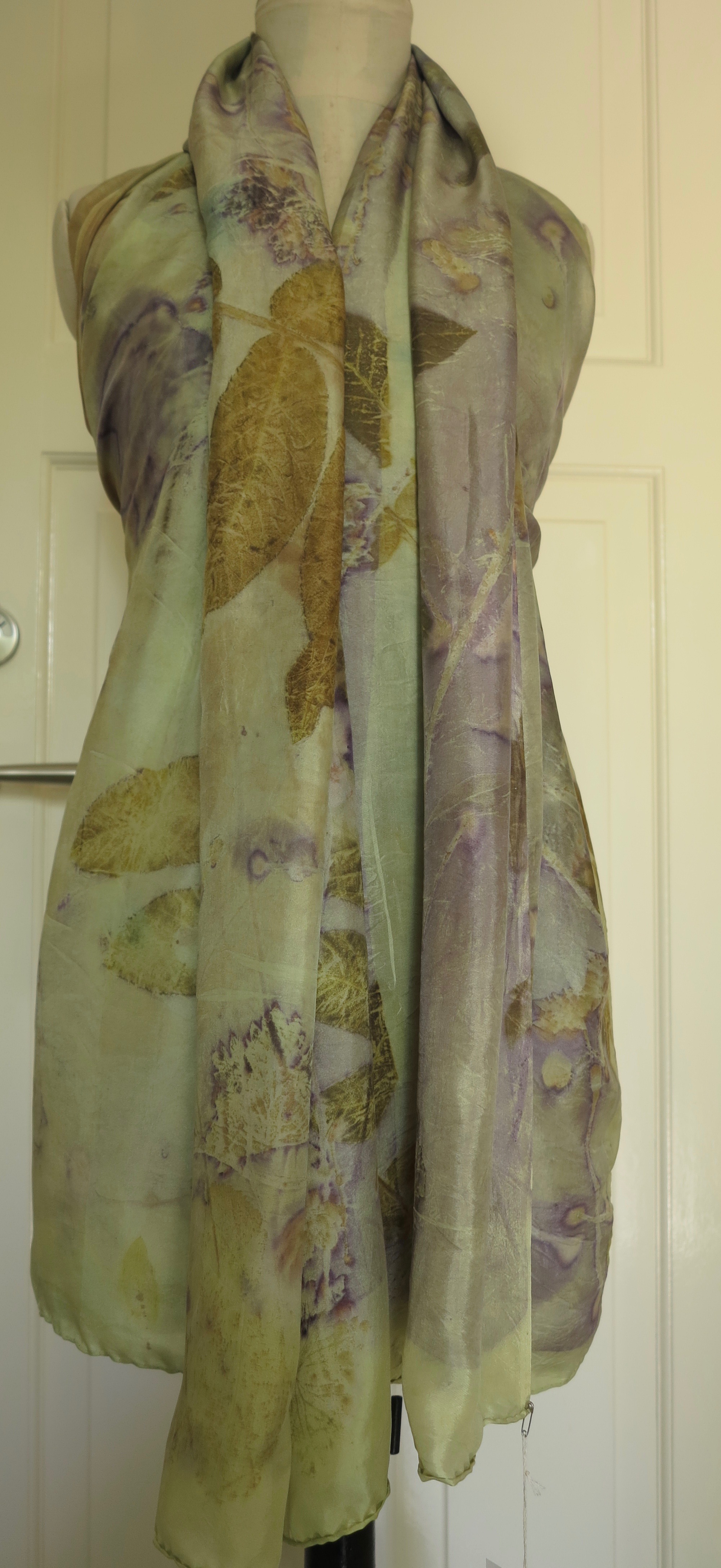 EcoPrint zachtgroen lila sjaal van zijde